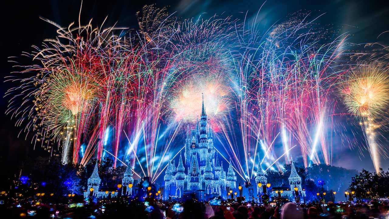 ウォルト ディズニー ワールドのカウントダウン 年越しの花火がライブ配信 日本時間年1月1日13 45スタート Disney Colors Blog